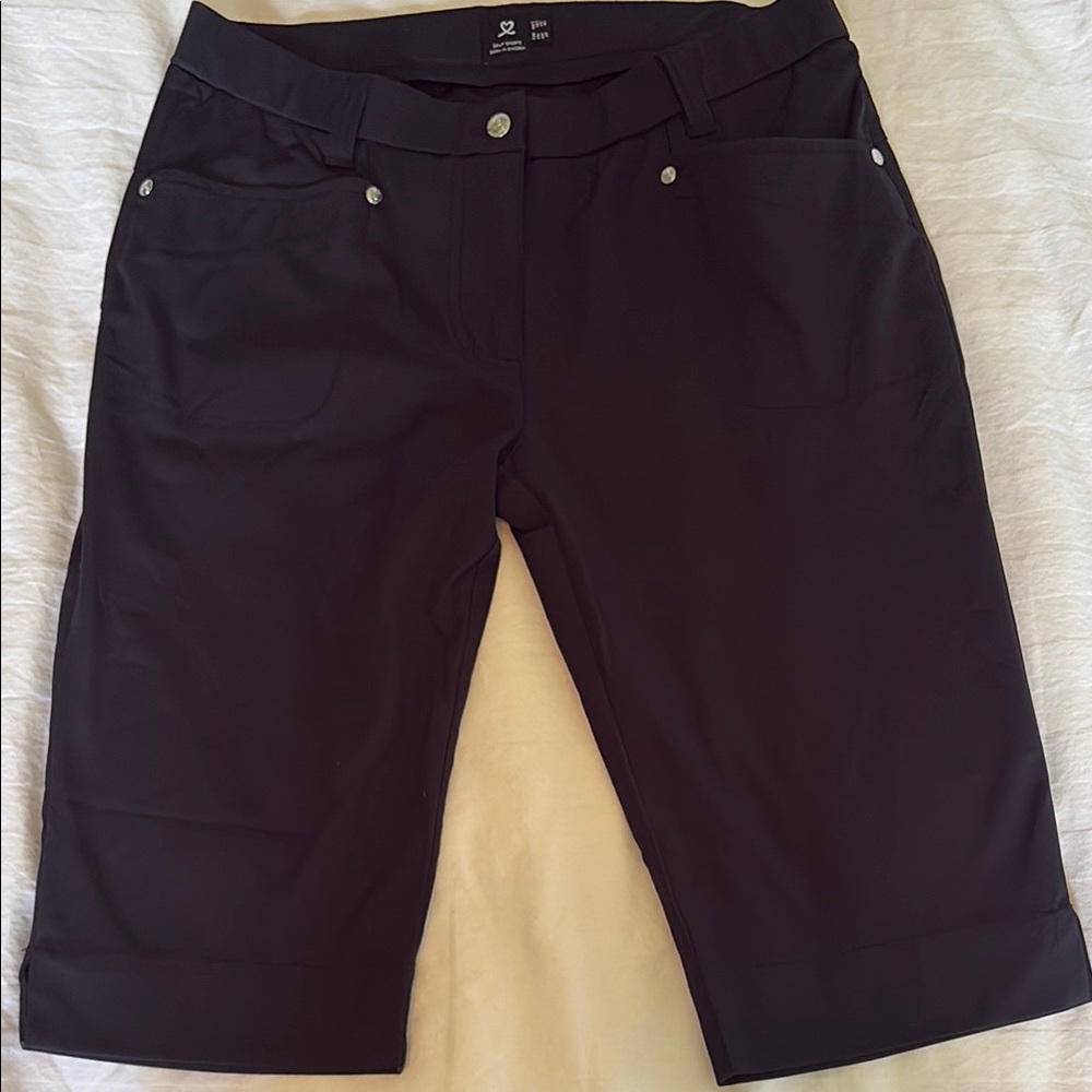 Daily Sports Swedish golf wear black Bermuda shorts EUC